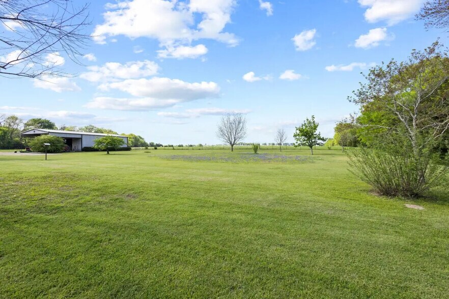 More Photos Of 14143 FM 697, Whitewright Office For Sale