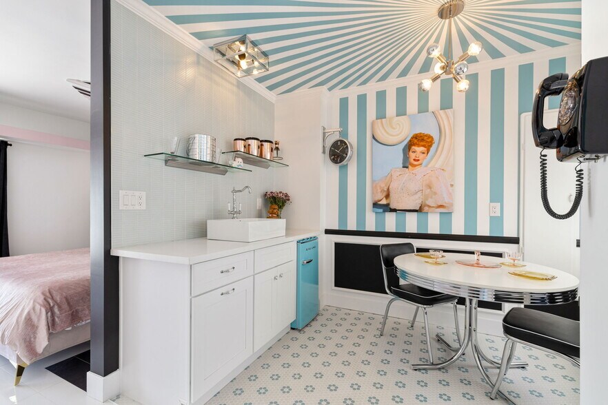 More Photos Of 120 W Vereda Sur, Palm Springs Hotel For Sale