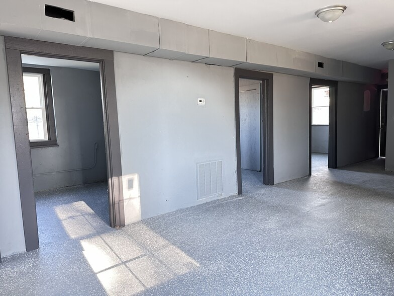 More Photos Of 610 N Chestnut St, Henderson General Retail For Lease