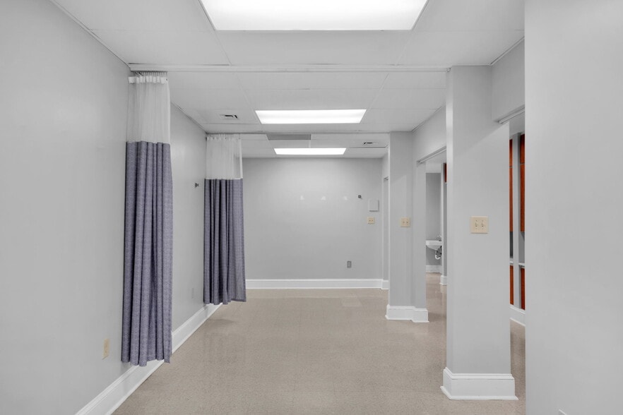 More Photos Of 1201-1203 Colonial Commons Ct, Lancaster Medical For Lease