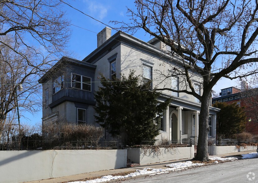 More Photos Of 106 Wellington Pl, Cincinnati Office Residential For Lease