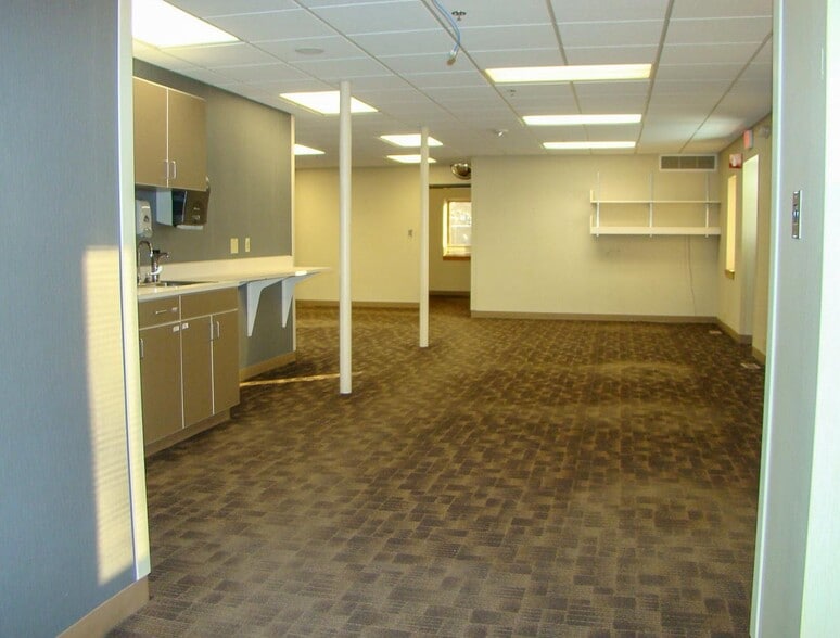 More Photos Of 112 7th St NE, Rochester Medical For Lease
