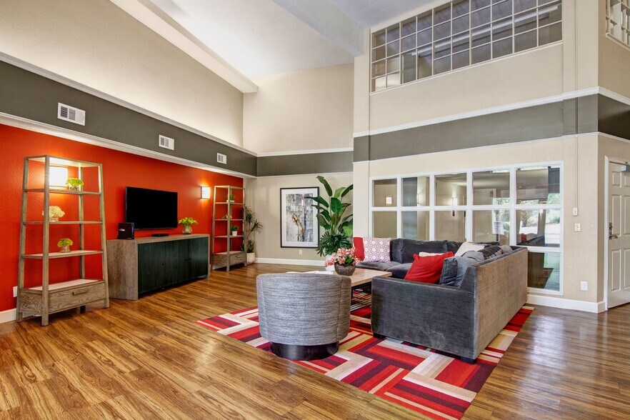 More Photos Of 8617 Edinbrook Xing, Brooklyn Park Apartments For Sale