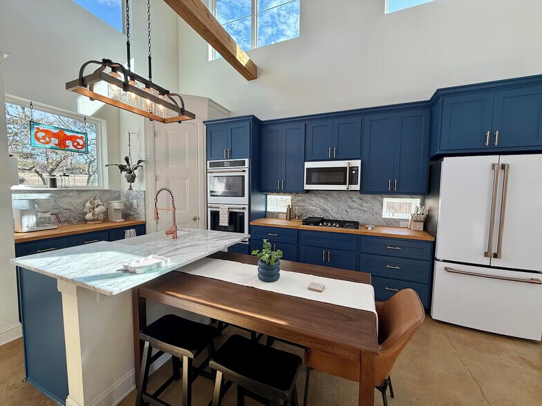 More Photos Of 11605 Fitzhugh Rd, Austin Office Residential For Sale