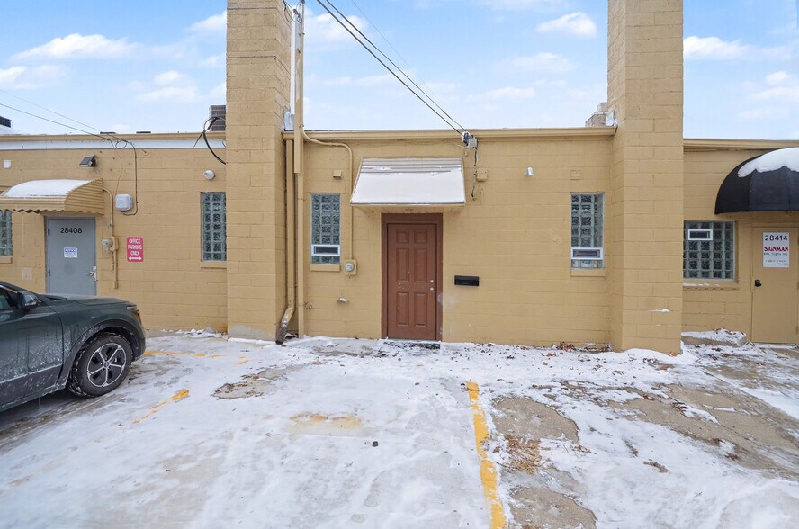 More Photos Of 28410 Harper Ave, Saint Clair Shores General Retail For Lease