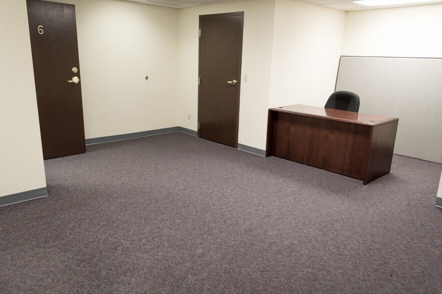 More Photos Of 106 W Wilson St, Batavia Office For Lease