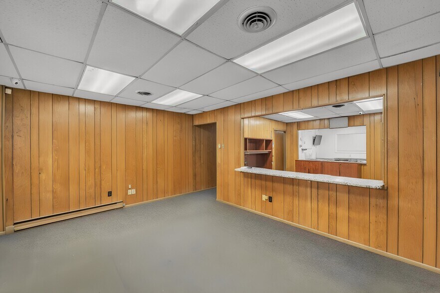 More Photos Of 600-604 W Washington St, Suffolk Storefront Retail Office For Sale