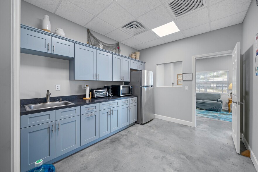More Photos Of 943 NW 17th Ave, Ocala Warehouse For Sale