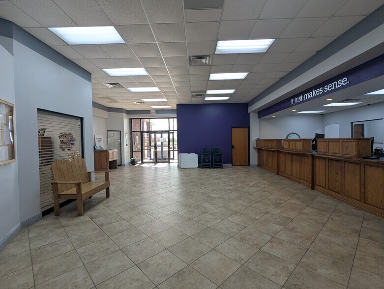 More Photos Of 8109 Smith Rd, Beaumont Office For Sale