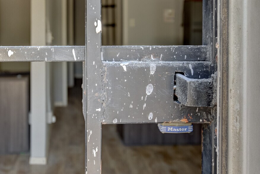 More Photos Of 8002-8004 Homestead, Houston Freestanding For Sale