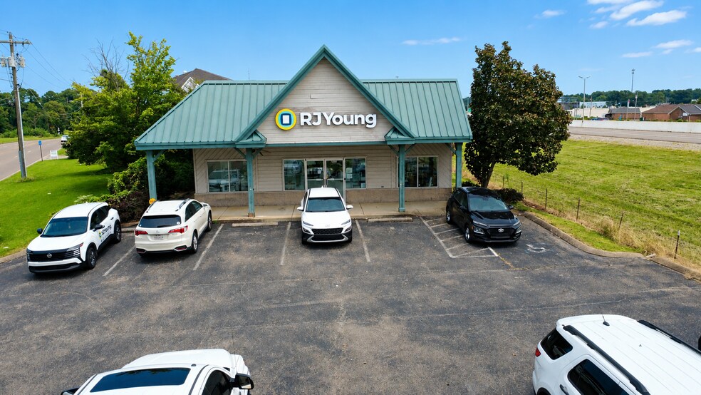 More Photos Of 256 Vann Dr, Jackson Storefront Retail Office For Sale