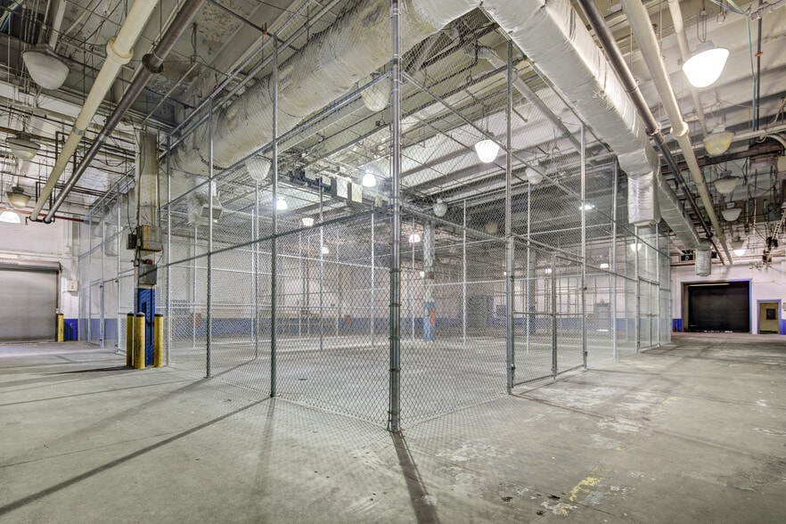 More Photos Of 3036 Gillespie St, Fayetteville Manufacturing For Lease