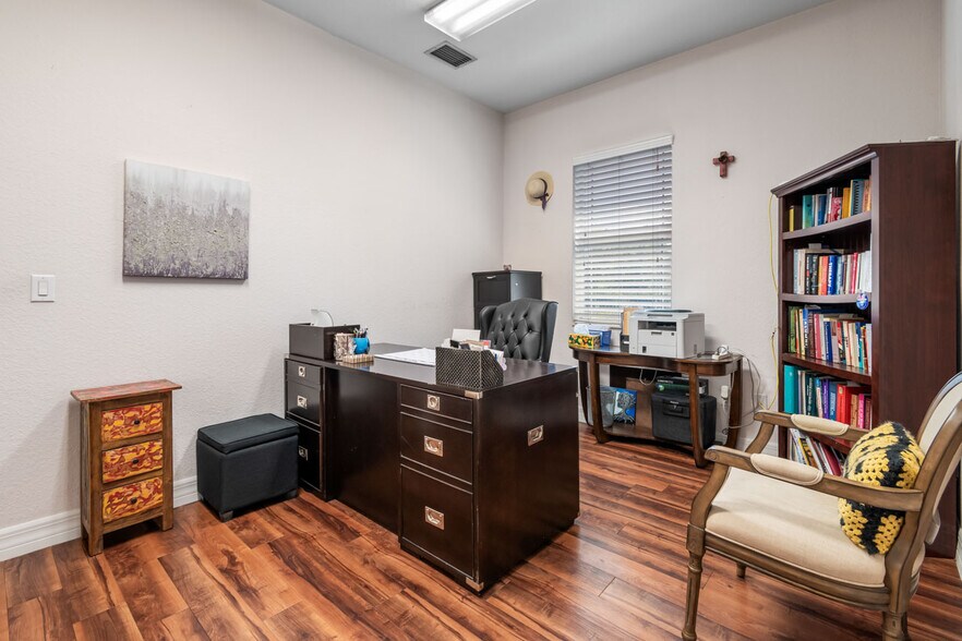 More Photos Of 934 Cypress Village Blvd, Sun City Center Office For Sale