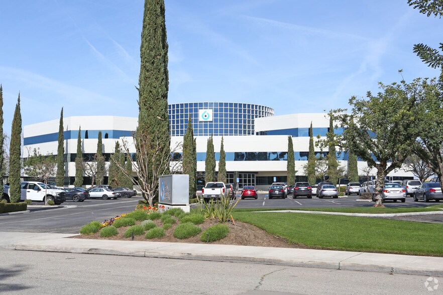 More Photos Of 5201 Truxtun Ave, Bakersfield Office For Lease