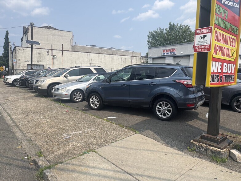 More Photos Of 97 Orange St, Bloomfield Auto Dealership For Sale