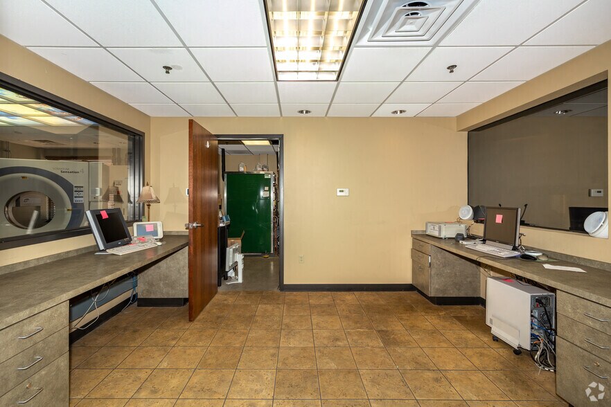 More Photos Of 7111 E 21st St, Wichita Medical For Sale