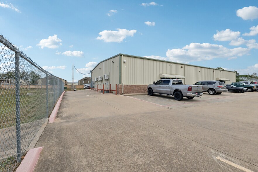 More Photos Of 395 W K Pl, Jenks Service For Sale