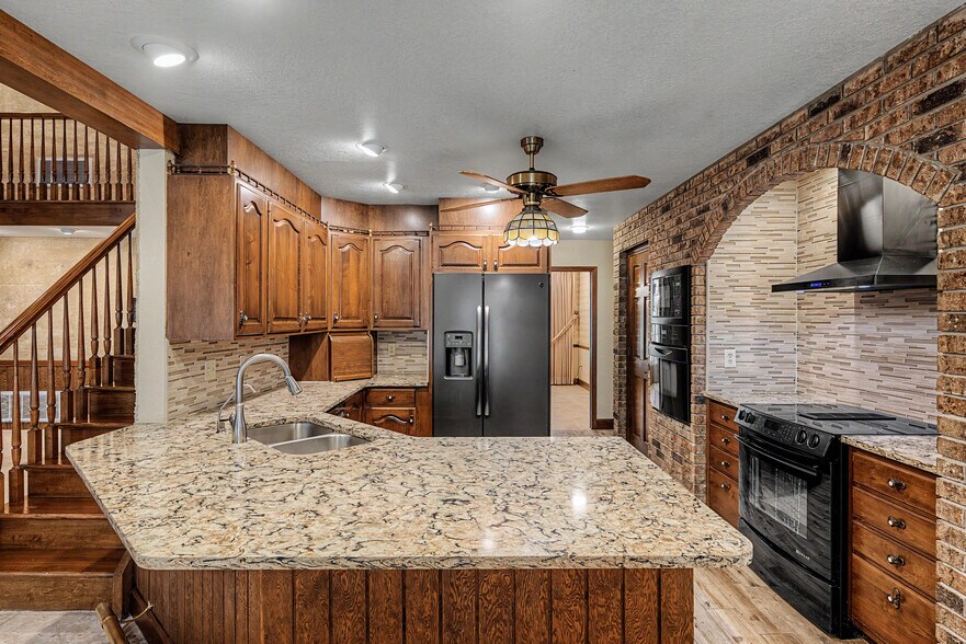 More Photos Of 2160 Laurence Dr, Clearwater Office For Sale