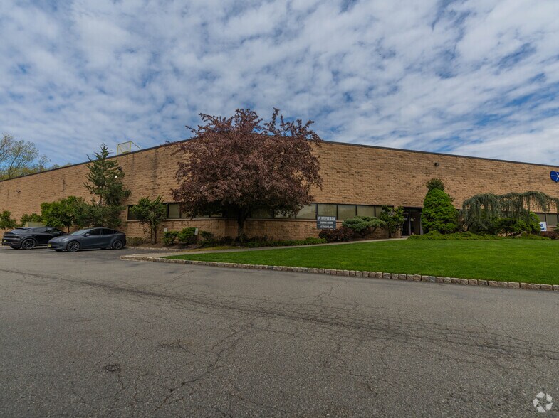 More Photos Of 3 Sperry Rd, Fairfield Distribution For Lease