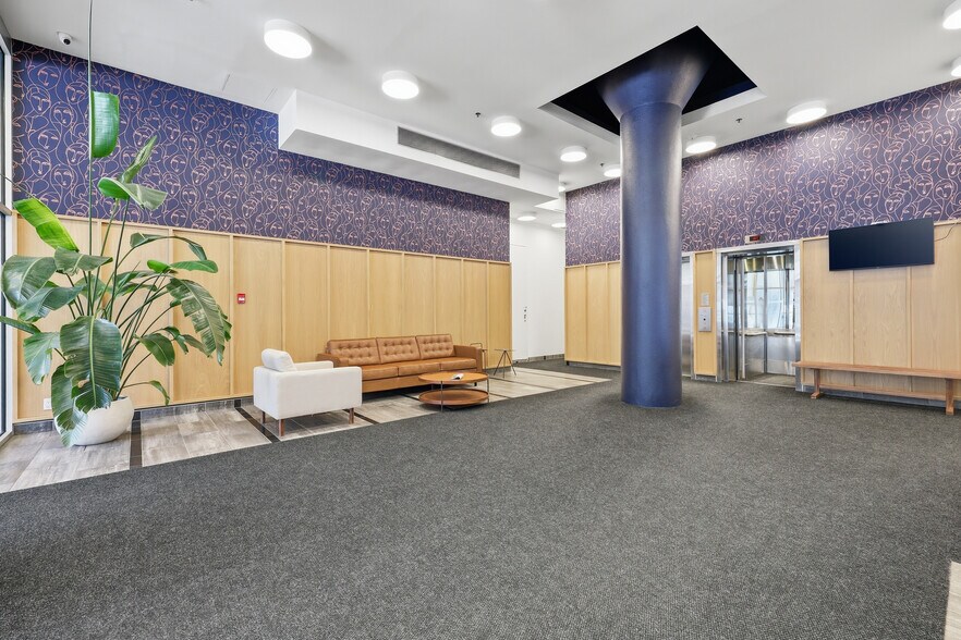 More Photos Of 4446 Boul Saint-Laurent, Montréal Loft Creative Space For Lease