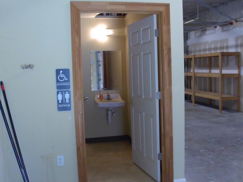 More Photos Of 2901 E Park Ave, Tallahassee Storefront Retail Office For Lease