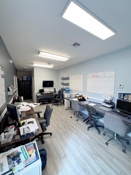 More Photos Of 1520 SE Niemeyer Cir, Port Saint Lucie Warehouse For Lease