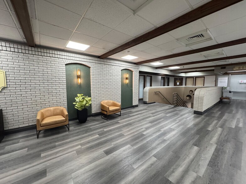 More Photos Of 1941 S 42nd St, Omaha Office For Lease