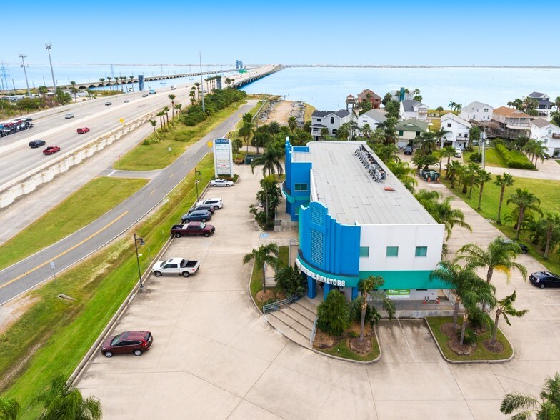 More Photos Of 101 Tiki Dr, Tiki Island Office Residential For Lease