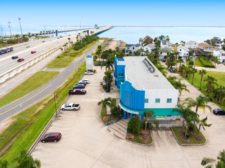 More Photos Of 101 Tiki Dr, Tiki Island Office Residential For Sale