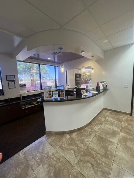 More Photos Of 17218 N 72nd Dr, Glendale Medical For Lease
