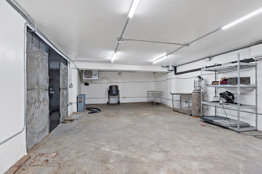 More Photos Of 3501 Emery St, Los Angeles Manufacturing For Sale