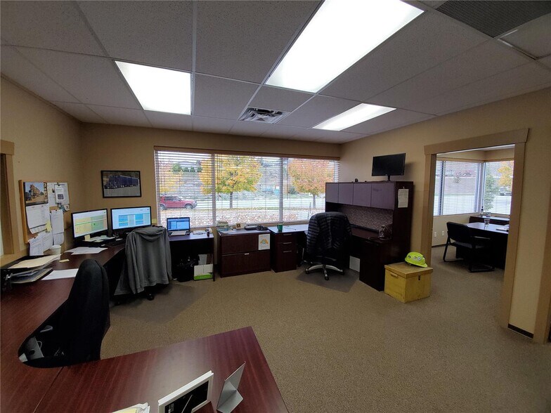 More Photos Of 215 Neave Rd, Kelowna Office For Sale