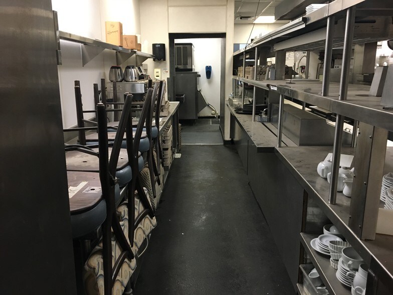 More Photos Of 7707 E McDowell Rd, Scottsdale Restaurant For Lease