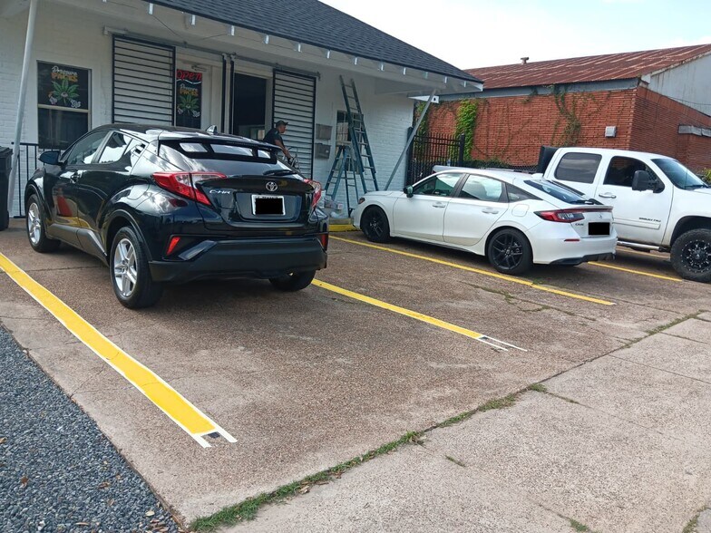 More Photos Of 304 S Lockwood Dr, Houston Storefront Retail Office For Lease