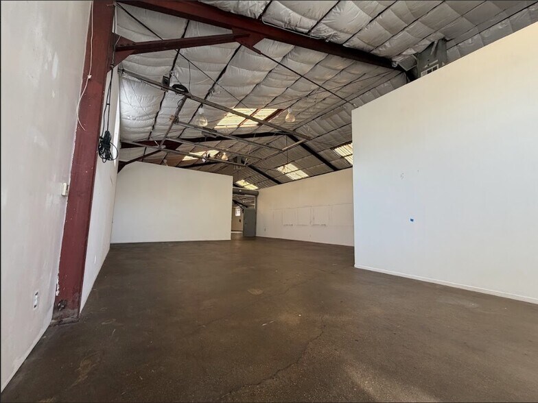 More Photos Of 1989 Blake Ave, Los Angeles Manufacturing For Lease