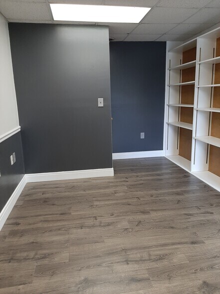 More Photos Of 11565 Perry Hwy, Wexford Storefront Retail Office For Lease