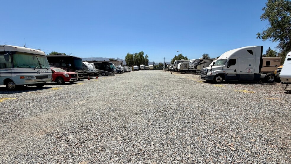 More Photos Of 937 A St, Fillmore Contractor Storage Yard For Lease