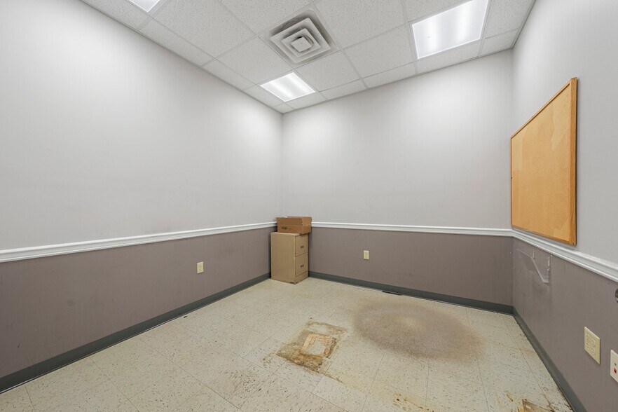 More Photos Of 300 Samson St, Glasgow Light Manufacturing For Sale