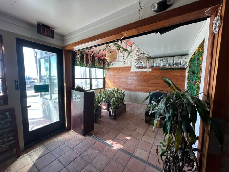 More Photos Of 3015 Ocean Front Walk, Venice Restaurant For Lease