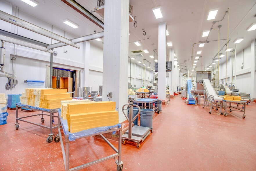 More Photos Of 4930 Hayes Ave, Plover Distribution For Lease