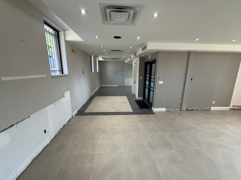 More Photos Of 326 Sheppard Ave E, Toronto Storefront Retail Office For Lease