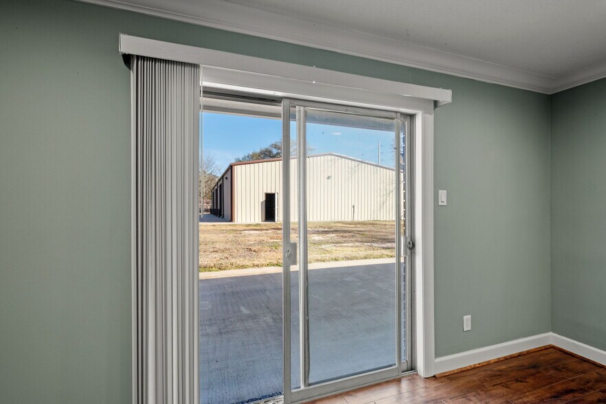 More Photos Of 1707 Bernie Ave, Rosenberg Office For Sale