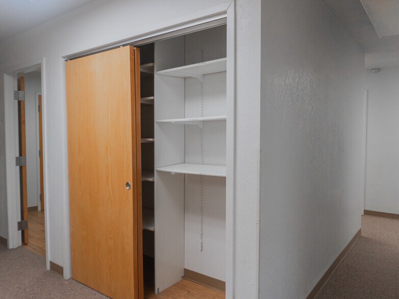 More Photos Of 1604 2nd Ave, Council Bluffs Office For Sale