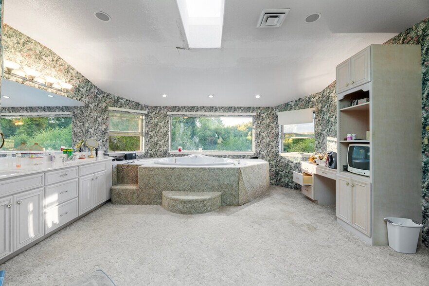 More Photos Of 3900 Holland Rd loop, Cave Junction Winery Vineyard For Sale