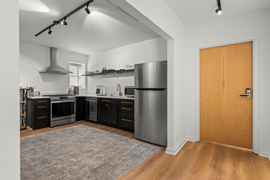 More Photos Of 9-13 Broadway St, Asheville Storefront Retail Office For Sale