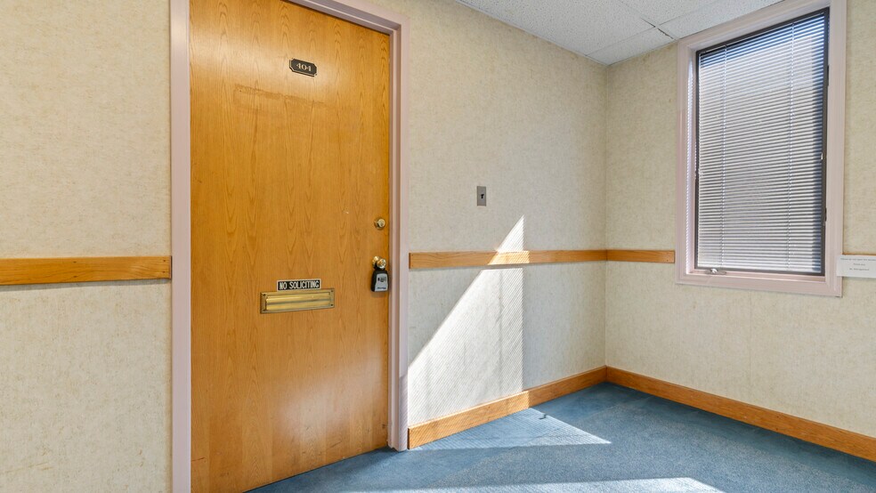 More Photos Of 10903 Indian Head Hwy, Fort Washington Office For Sale