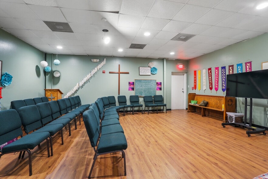 More Photos Of 3001 New Highway 51, La Place Religious Facility For Lease