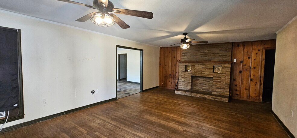 More Photos Of 401 E Pine St, Edgewood Office For Sale