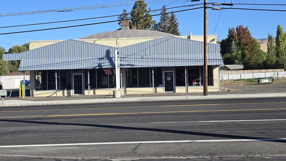 More Photos Of 4609 S 6th St, Klamath Falls Storefront For Sale
