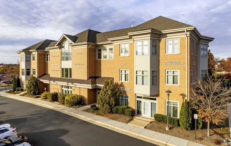 More Photos Of 46169 Westlake Dr, Sterling Medical For Sale